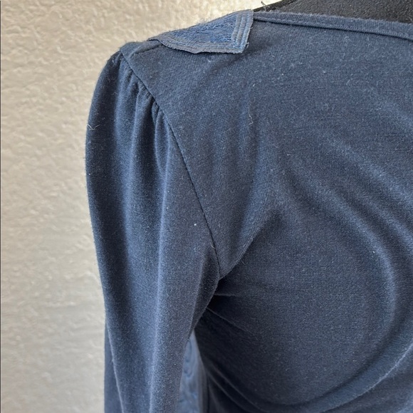 NWT Kimchi & Blue Urban Outfitters Embroidered Navy Long Sleeve Women's Top 0109 - Picture 5 of 6